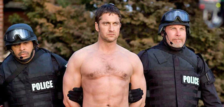 (Gerard Butler is rarely seen wearing a T-shirt in Law of Vengeance