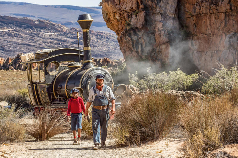 (Jim Button and Luke the Engine Driver with Emma, the engine.)