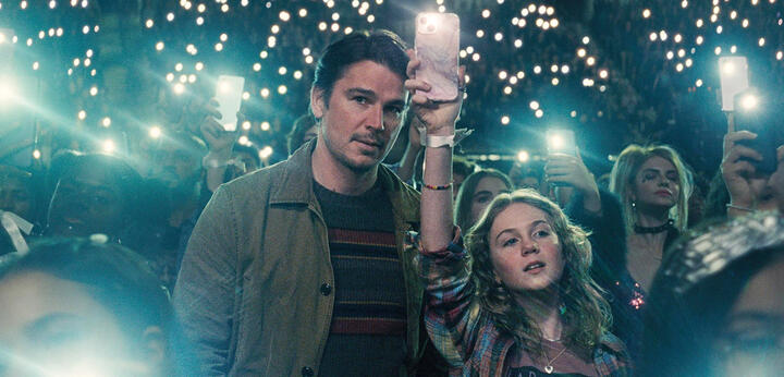 (Josh Hartnett and Ariel Donoghue in Trap: No Way Out)